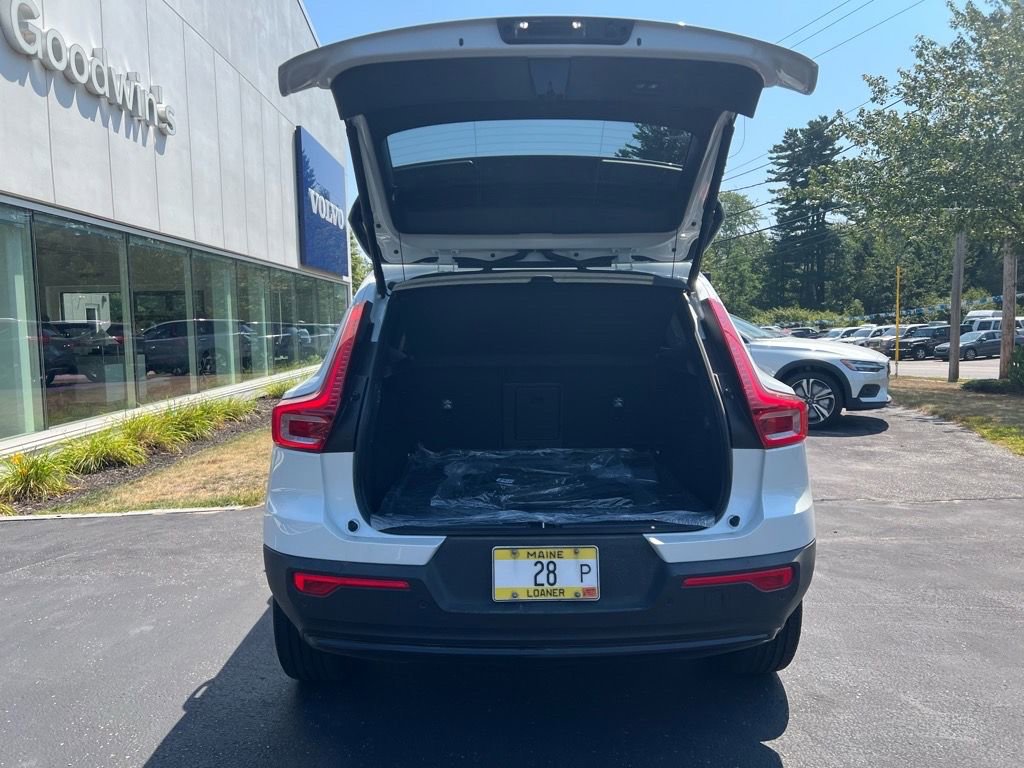 New 2026 Volvo XC40 B5 Plus w/ Protection Package Premier AWD/4WD image 28