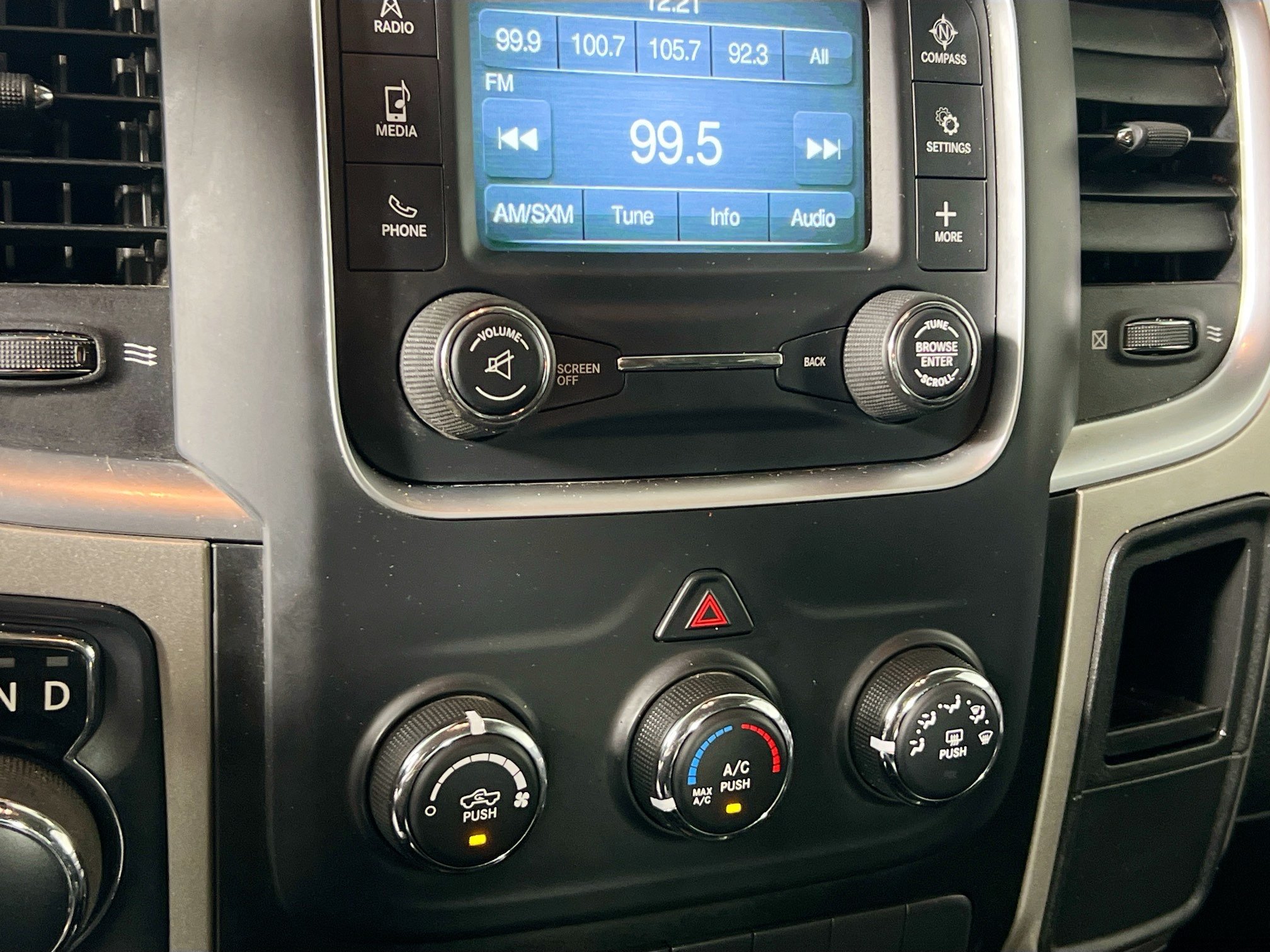 Used 2019 RAM 1500 Classic SLT AWD/4WD image 26