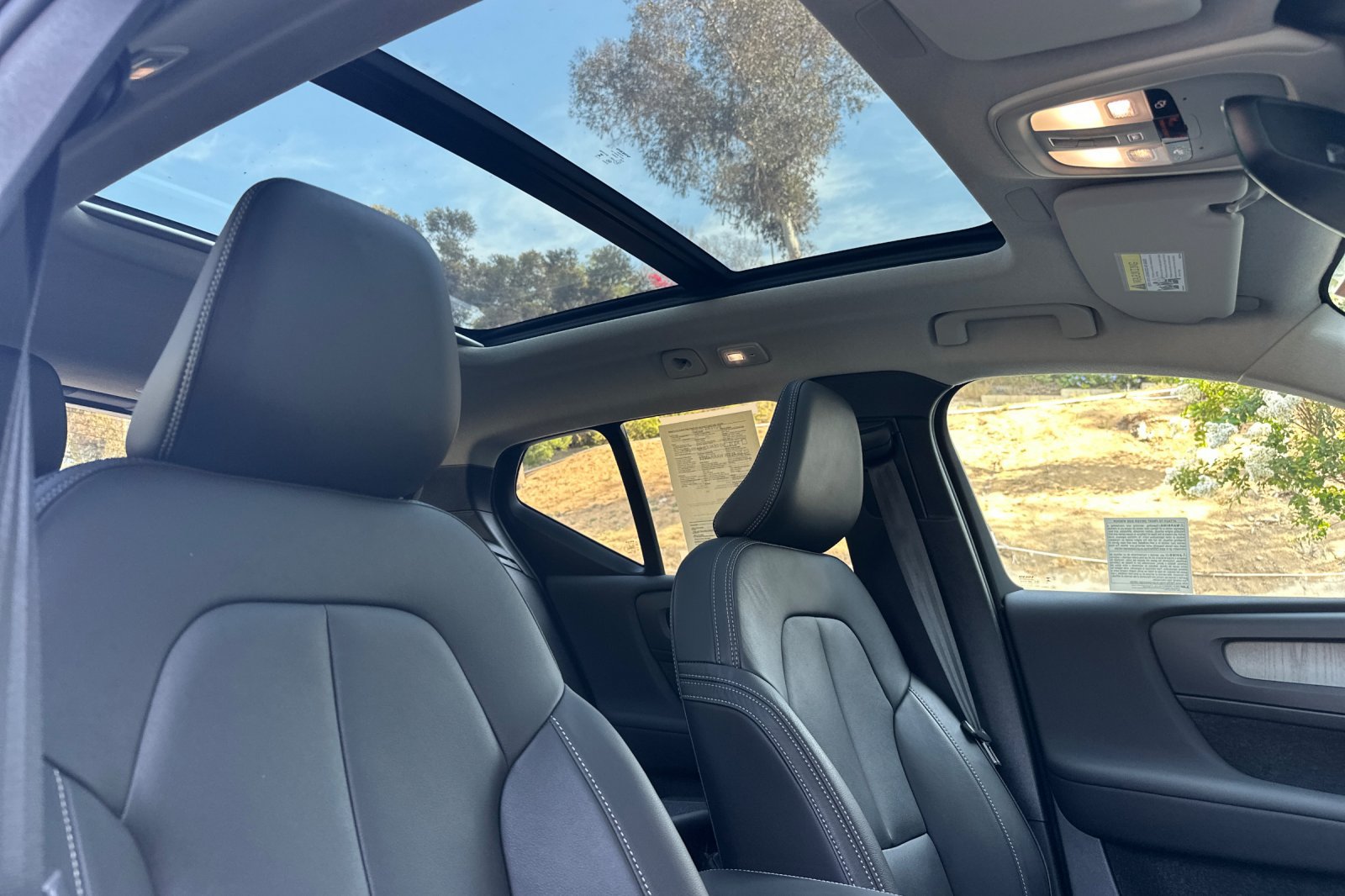 Certified 2026 Volvo XC40 B4 Core w/ Protection Package FWD image 20