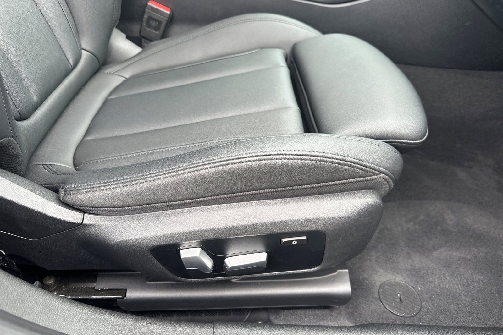 Used 2021 BMW 330e w/ Driving Assistance Package image 23