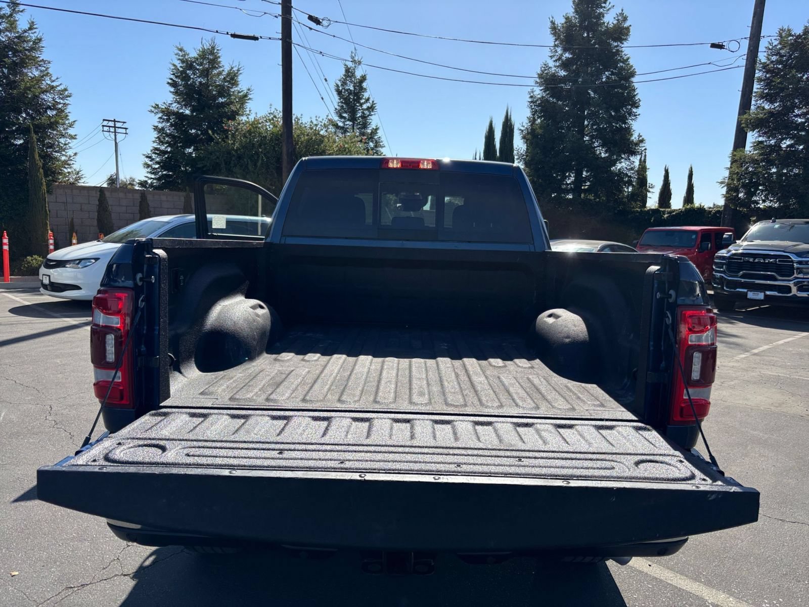 Used 2024 RAM 2500 Big Horn w/ Safety Group AWD/4WD image 32