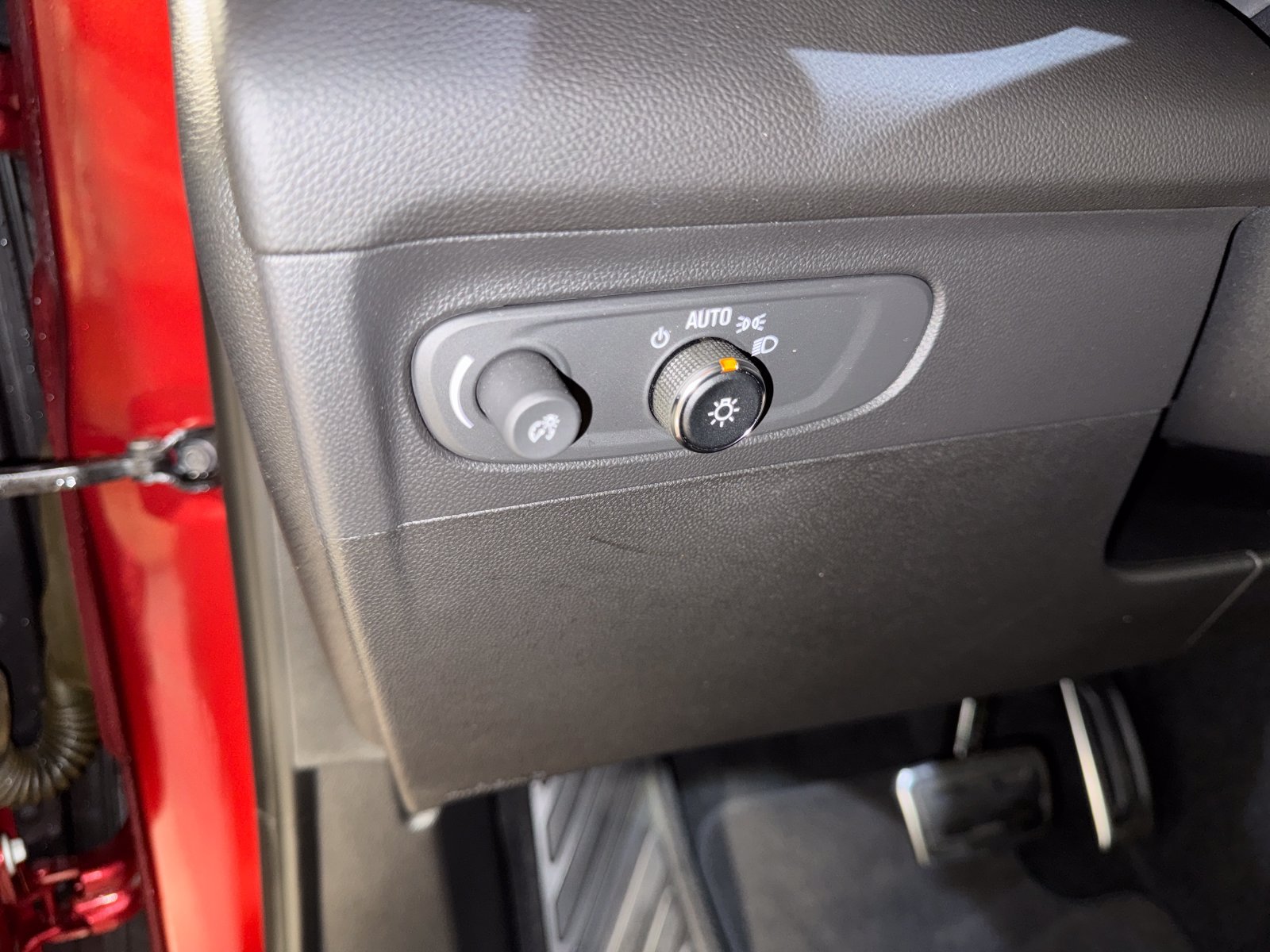Used 2022 Buick Envision Essence w/ Sport Touring Package FWD image 14