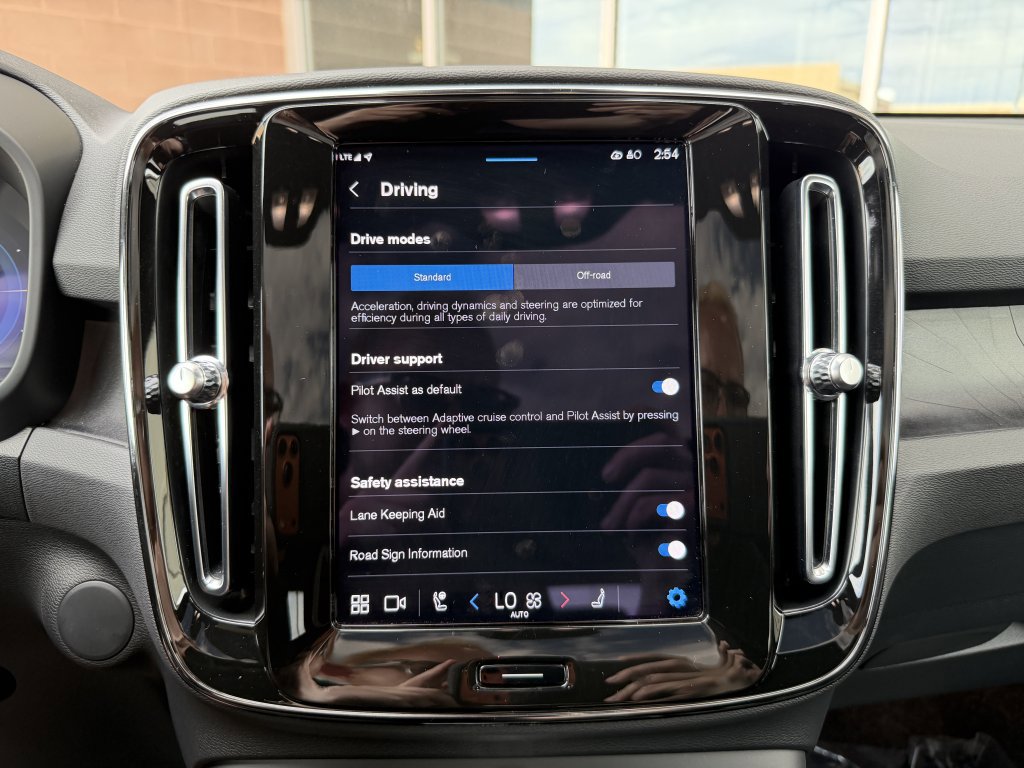 Used 2024 Volvo C40 P8 Recharge Ultimate w/ Protection Package Premier image 23