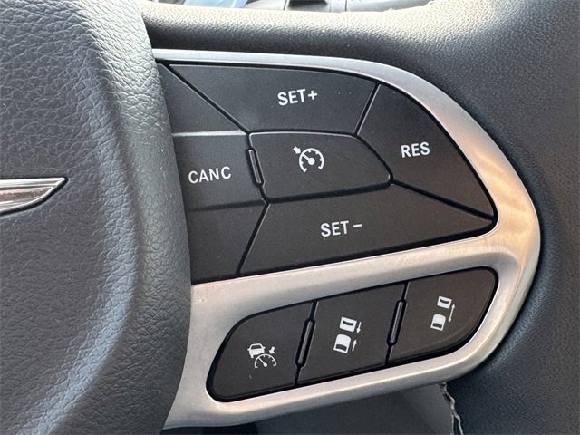 Used 2022 Chrysler Pacifica Touring-L image 17