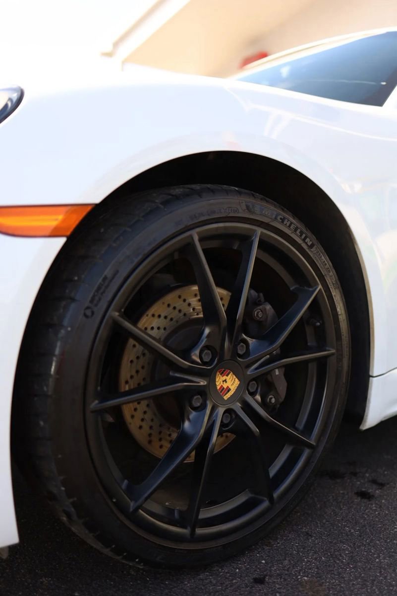 Used 2019 Porsche 718 Cayman RWD image 11