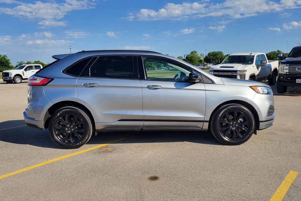 Used 2022 Ford Edge SE w/ Black Appearance Package AWD/4WD image 5