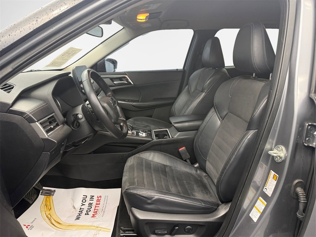Used 2022 Mitsubishi Outlander SE image 12