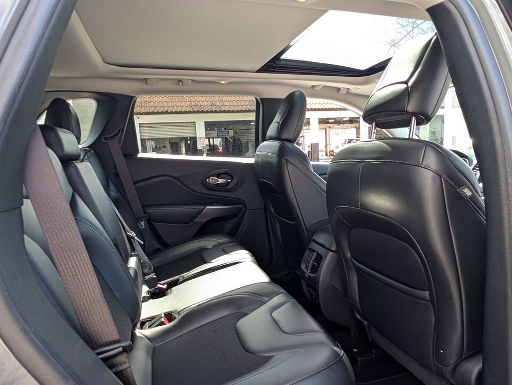 Used 2020 Jeep Cherokee Latitude Plus image 17