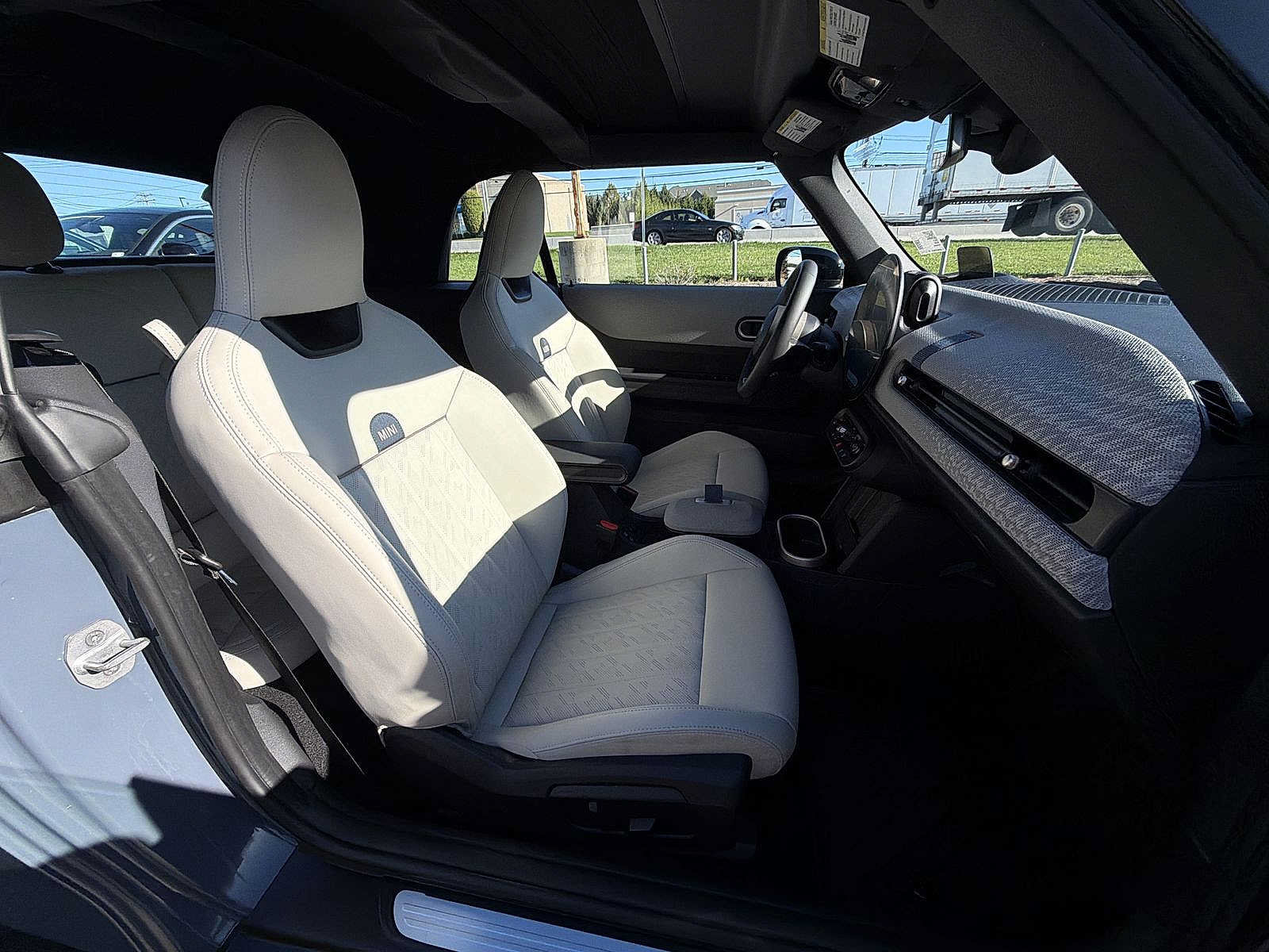 Used 2025 MINI Cooper S FWD image 22