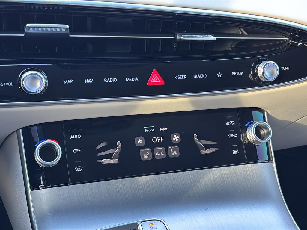 Used 2026 Genesis GV70 2.5T Select image 33