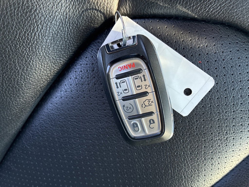 Used 2022 Chrysler Pacifica Touring-L image 25