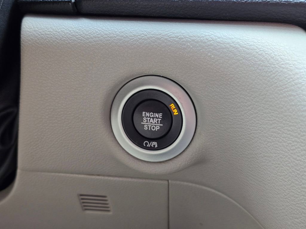 Used 2020 Chrysler Pacifica Touring-L FWD image 30