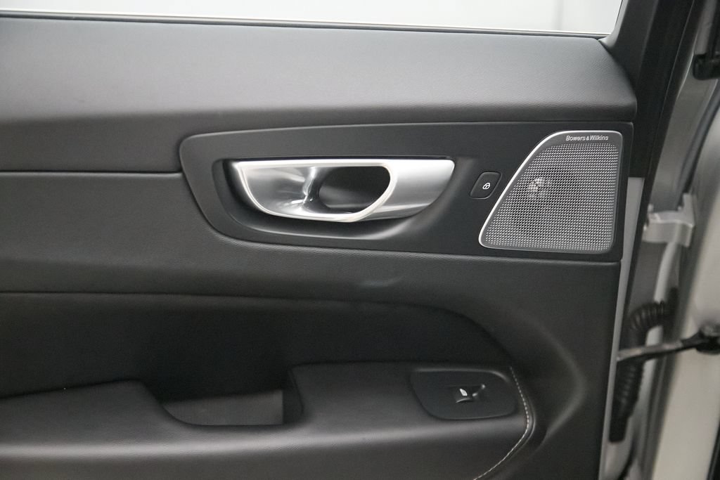 Certified 2023 Volvo XC60 T8 Ultimate w/ Climate Package AWD/4WD image 20