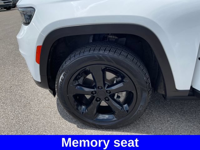 Used 2023 Jeep Grand Cherokee L Limited w/ Black Appearance Package AWD/4WD image 20