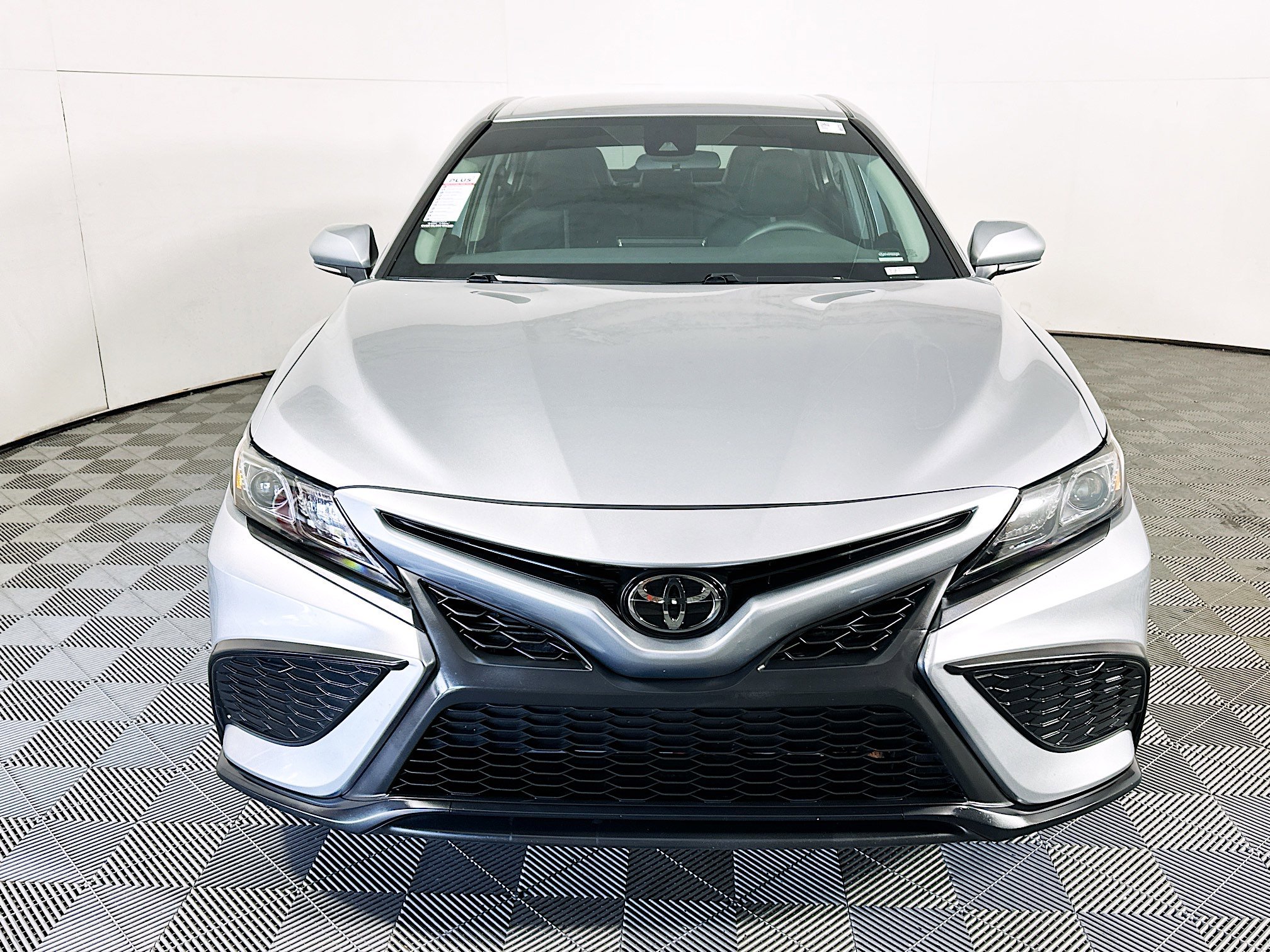 Used 2024 Toyota Camry SE FWD image 8