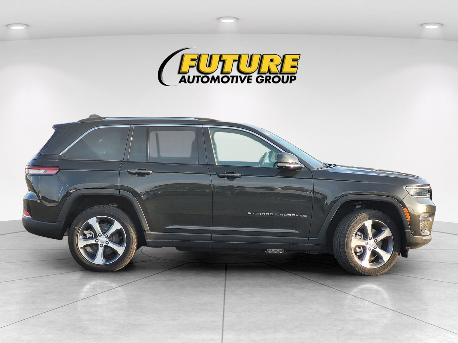 New 2024 Jeep Grand Cherokee Limited 4xe w/ Luxury Tech Group II image 5