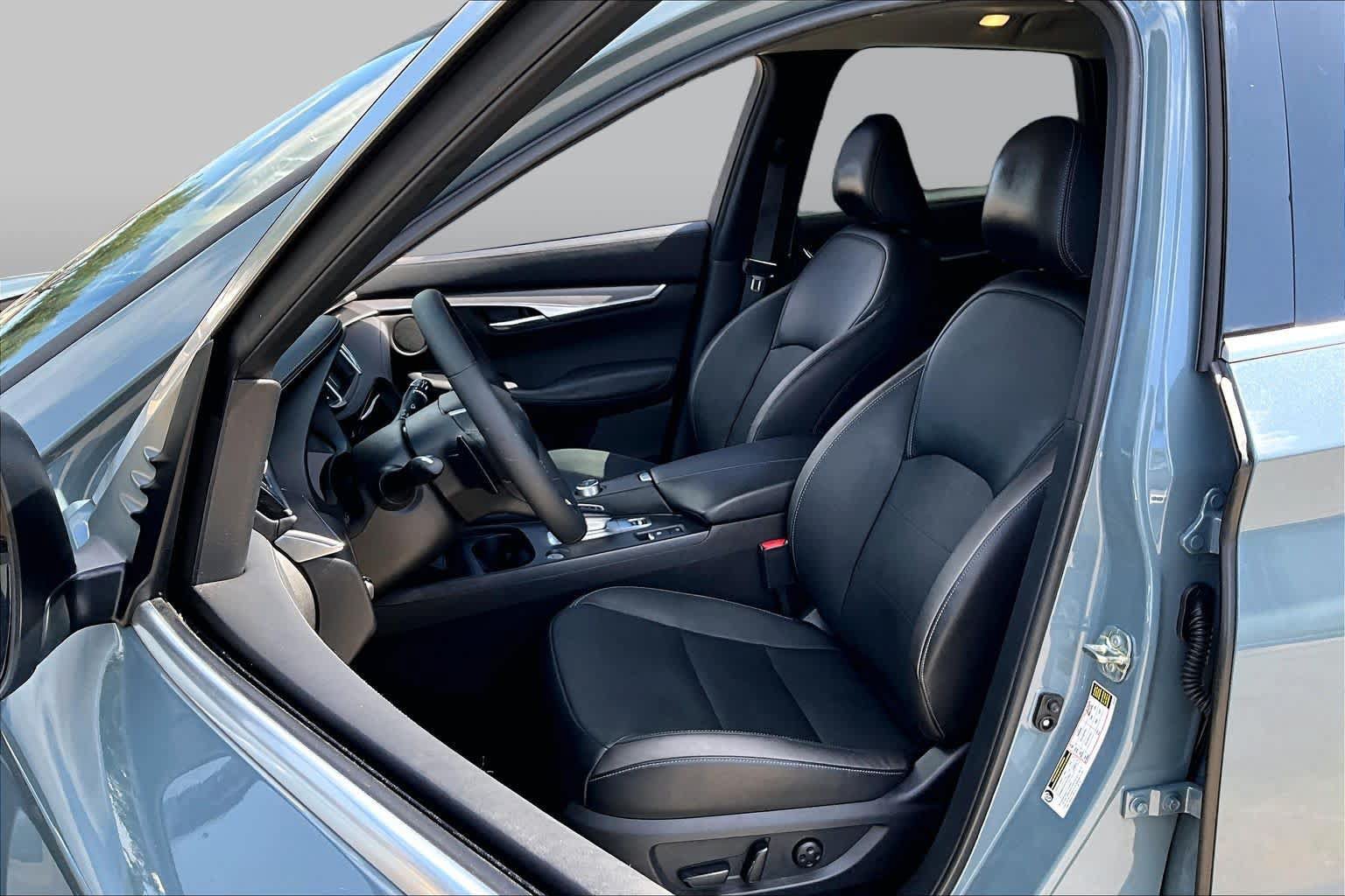 Used 2023 INFINITI QX50 Luxe FWD image 8