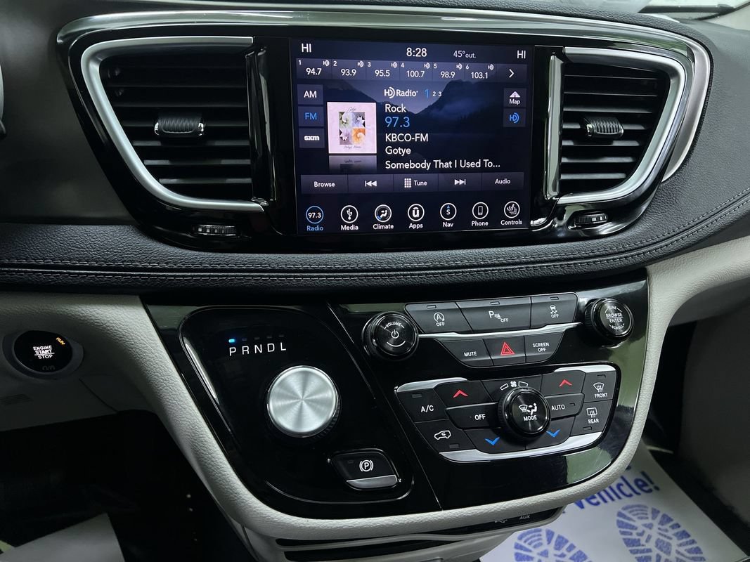 Used 2018 Chrysler Pacifica Limited FWD image 21