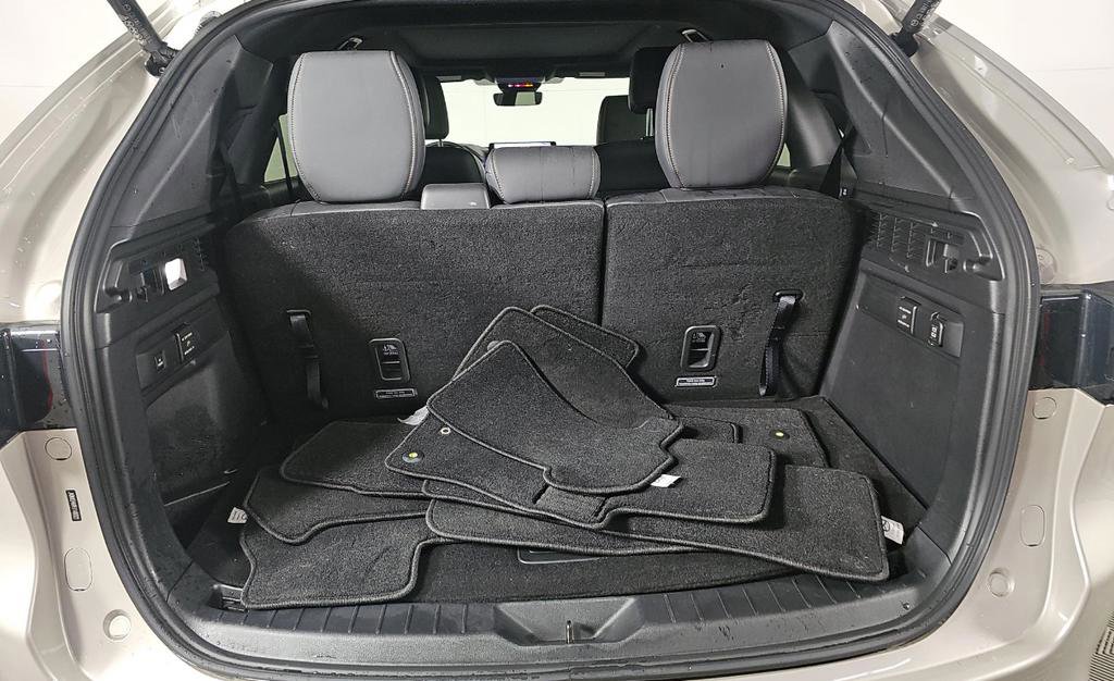 Used 2024 MAZDA CX-90 Plug-In Hybrid w/ Premium Plus image 17