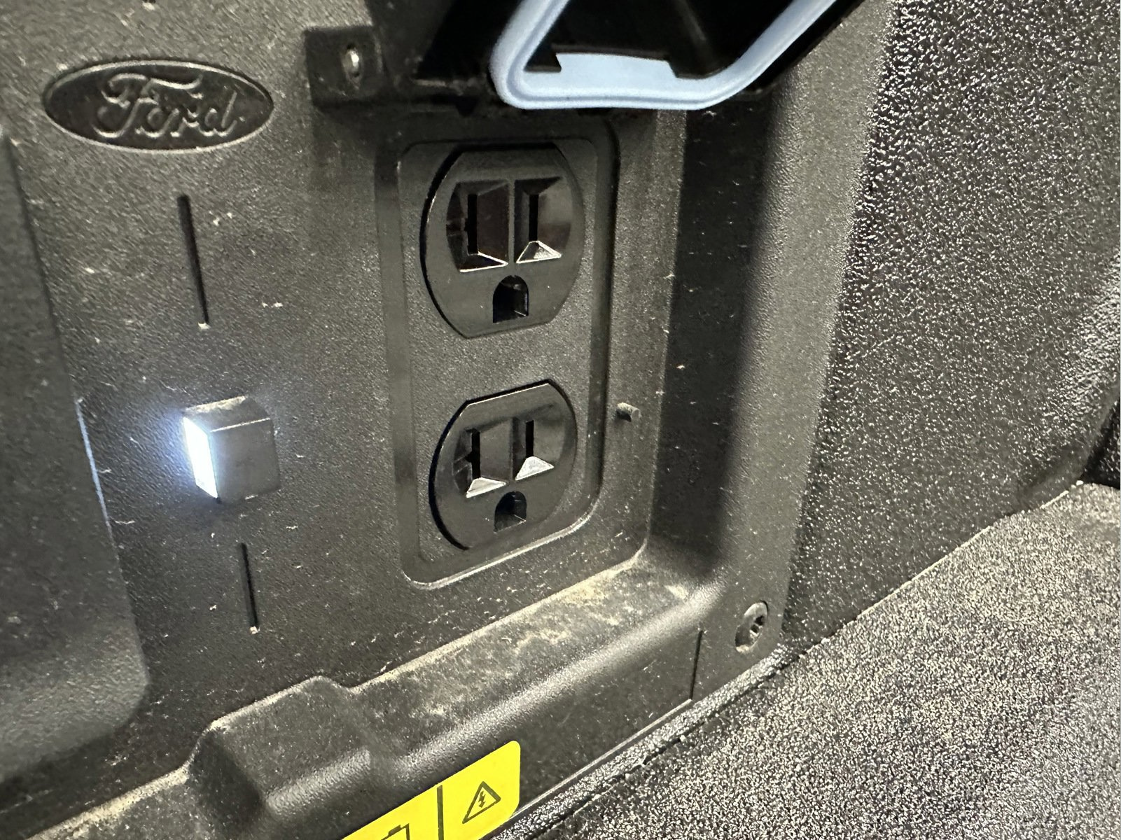 New 2023 Ford F150 Lightning Platinum AWD/4WD image 17