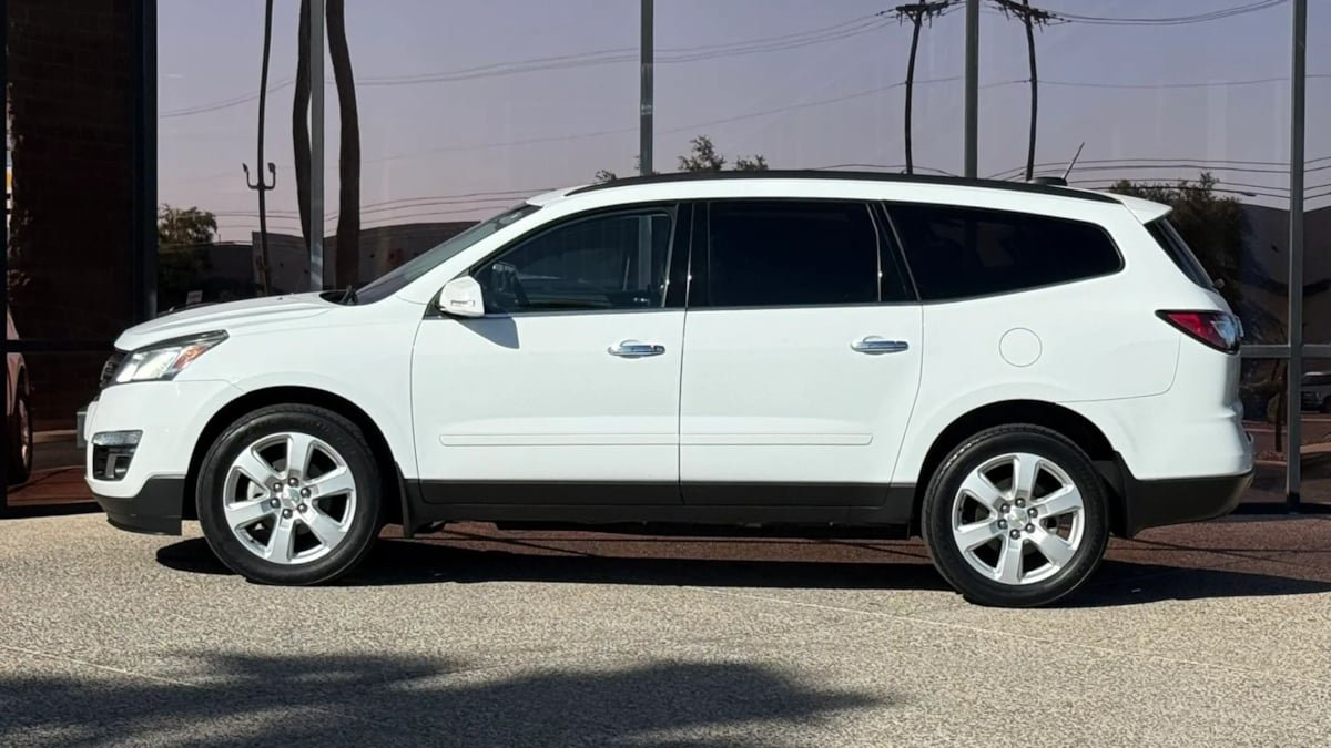 Used 2017 Chevrolet Traverse LT w/ Style and Technology Package AWD/4WD image 4