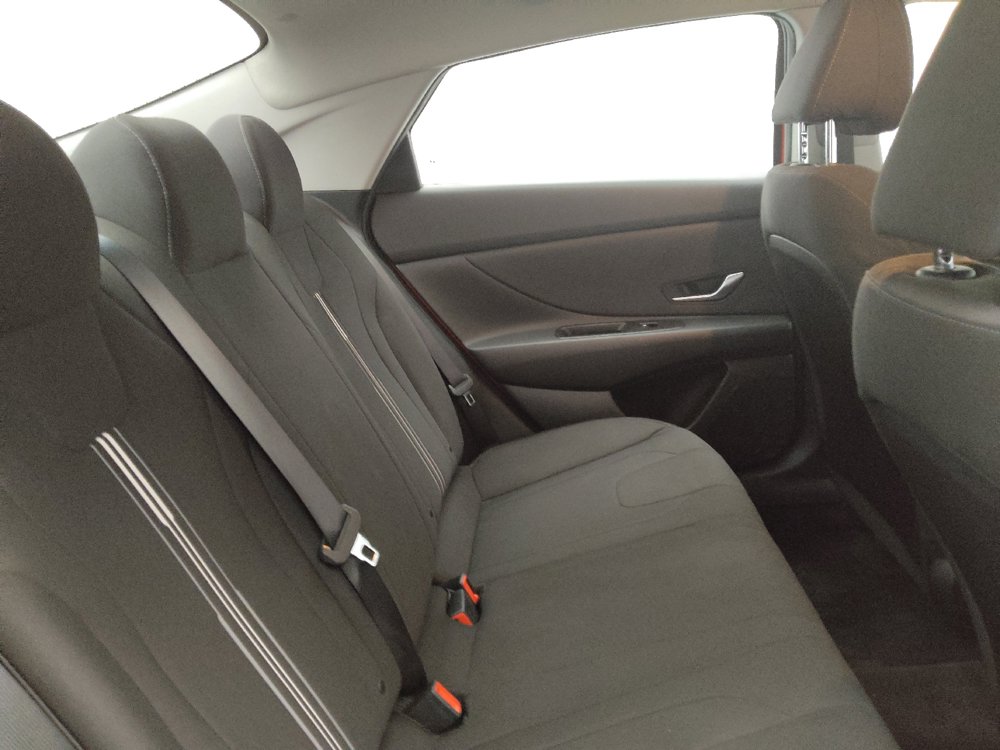 Used 2021 Hyundai Elantra SEL FWD image 19