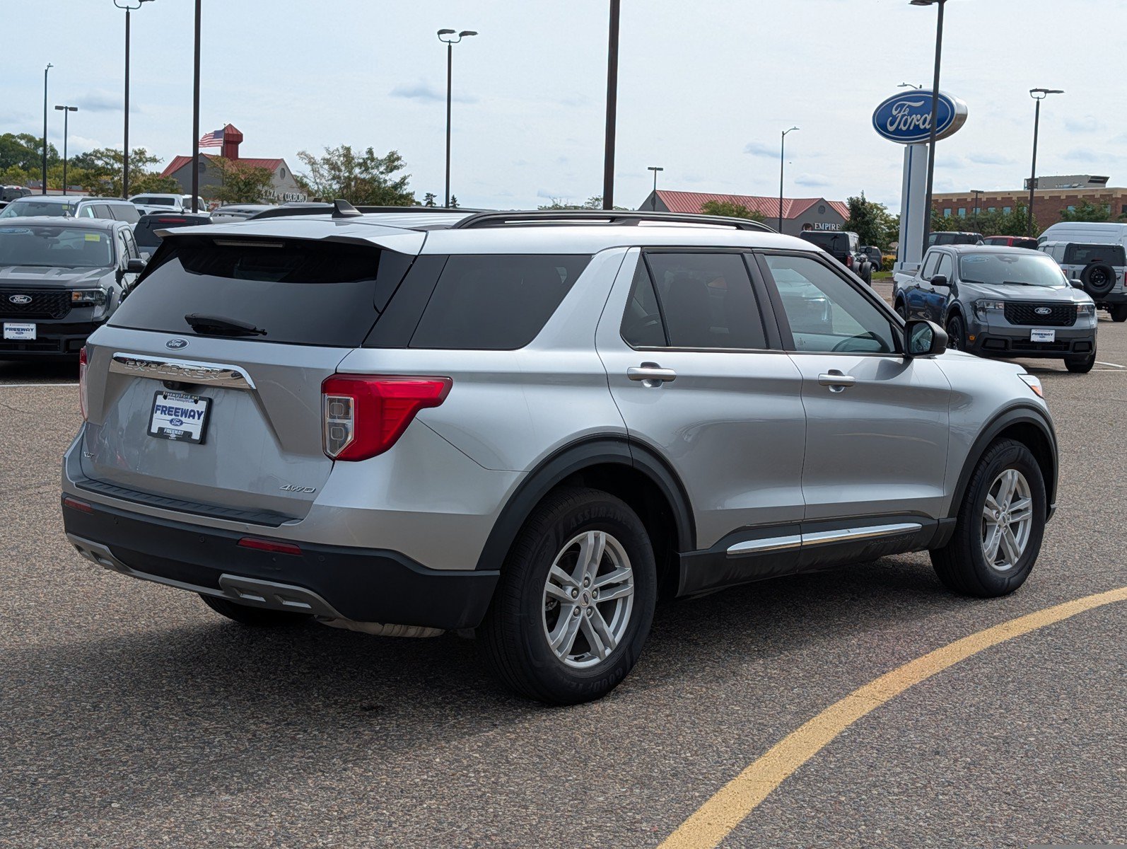 Used 2024 Ford Explorer XLT w/ Equipment Group 202A AWD/4WD image 5