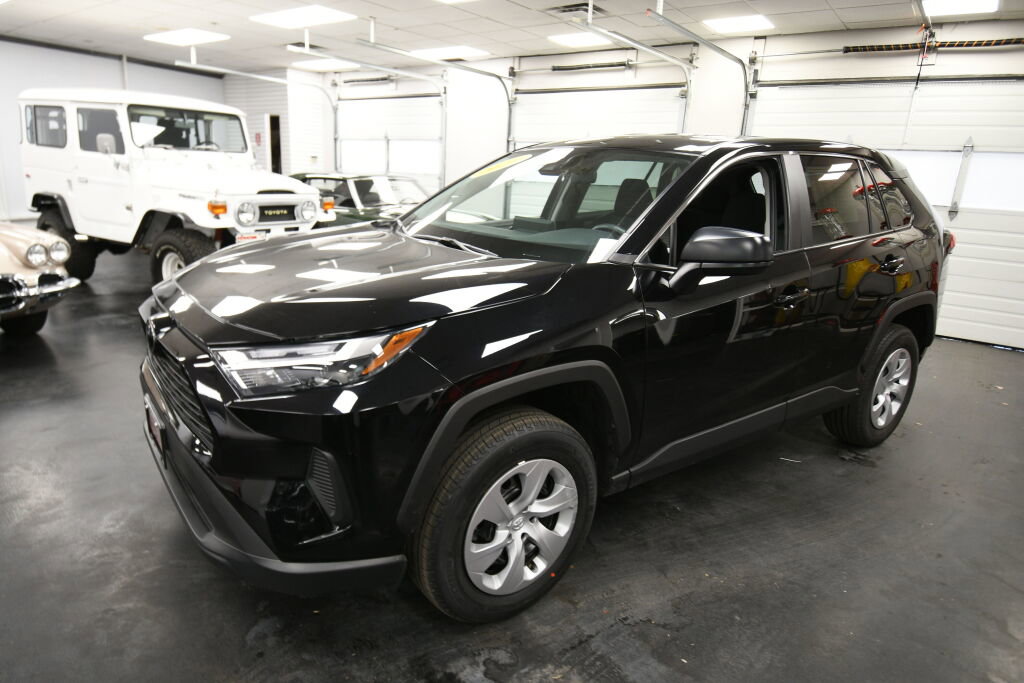 Certified 2024 Toyota RAV4 LE image 3