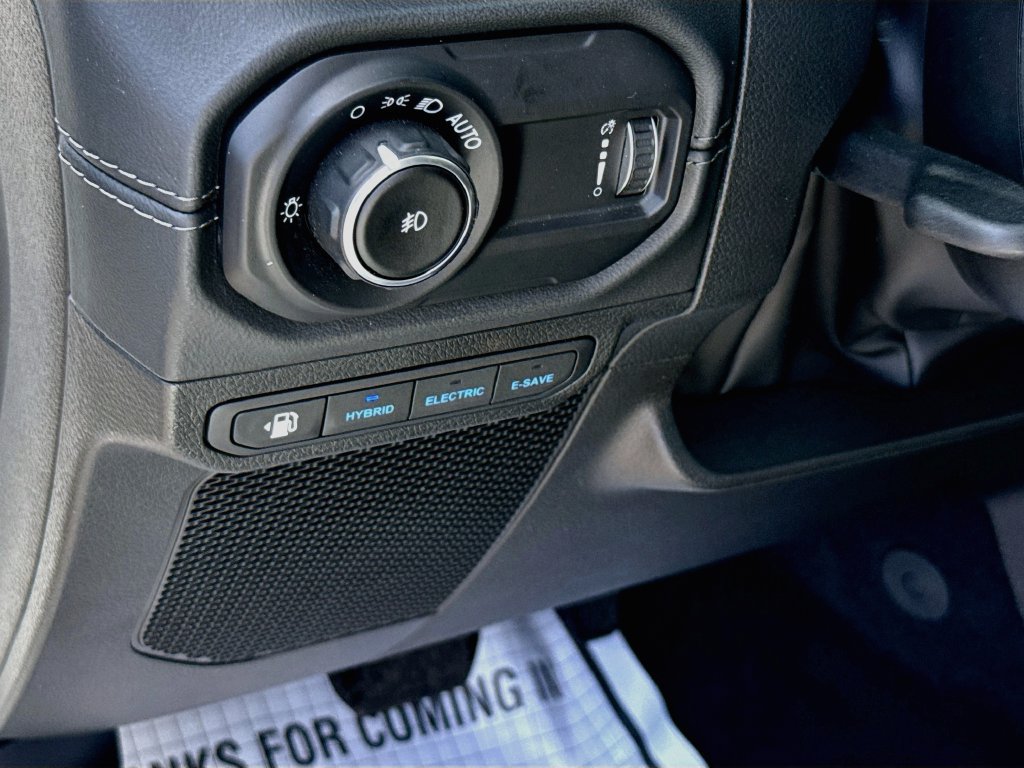 Used 2024 Jeep Wrangler Unlimited Sahara AWD/4WD image 11
