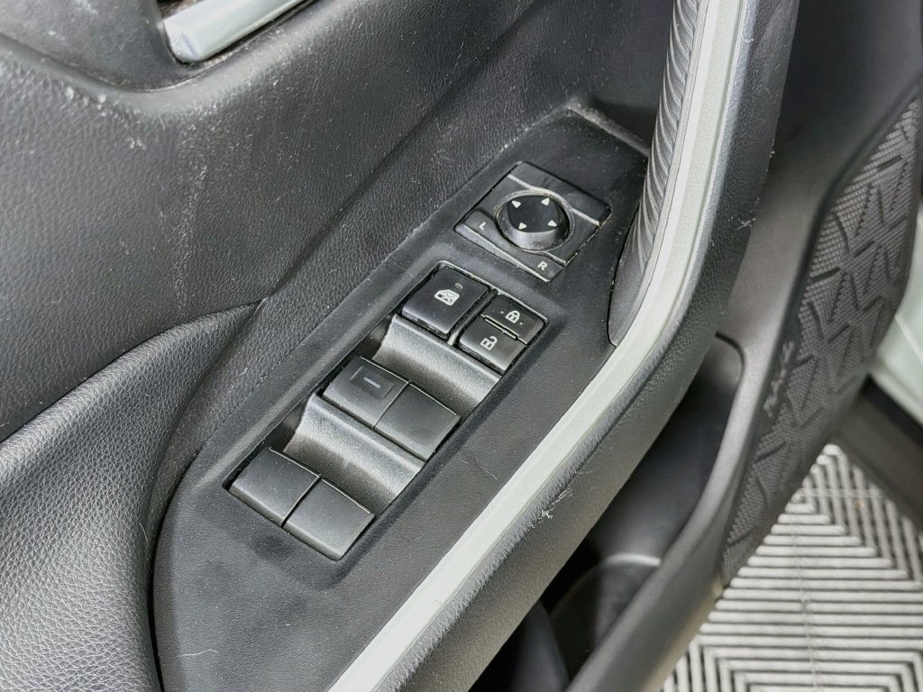 Used 2021 Toyota RAV4 XLE AWD/4WD image 17