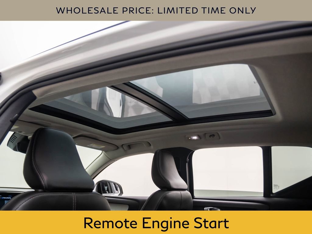 Used 2025 Volvo XC40 B5 Plus image 17