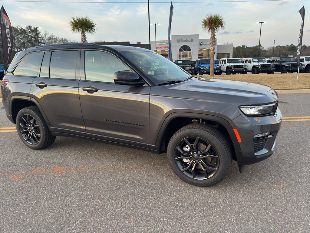 New 2025 Jeep Grand Cherokee Limited AWD/4WD image 2