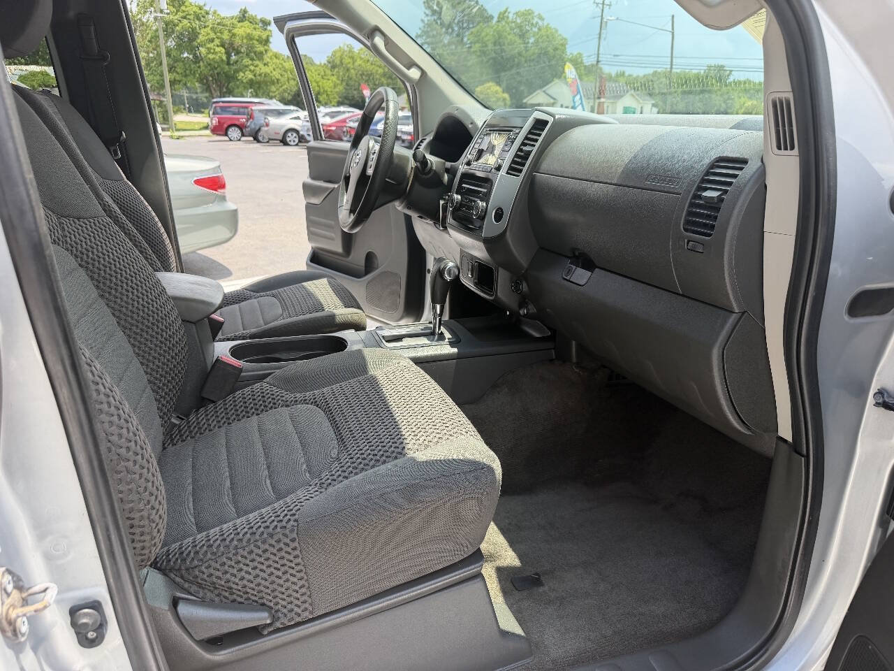 Used 2016 Nissan Frontier SV RWD image 12