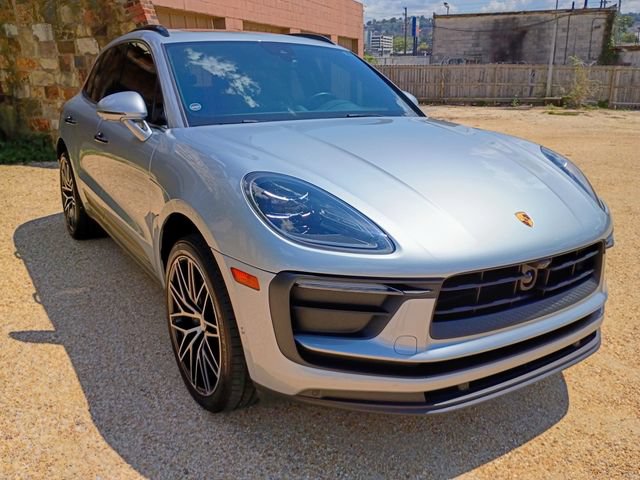 Used 2022 Porsche Macan AWD/4WD image 2
