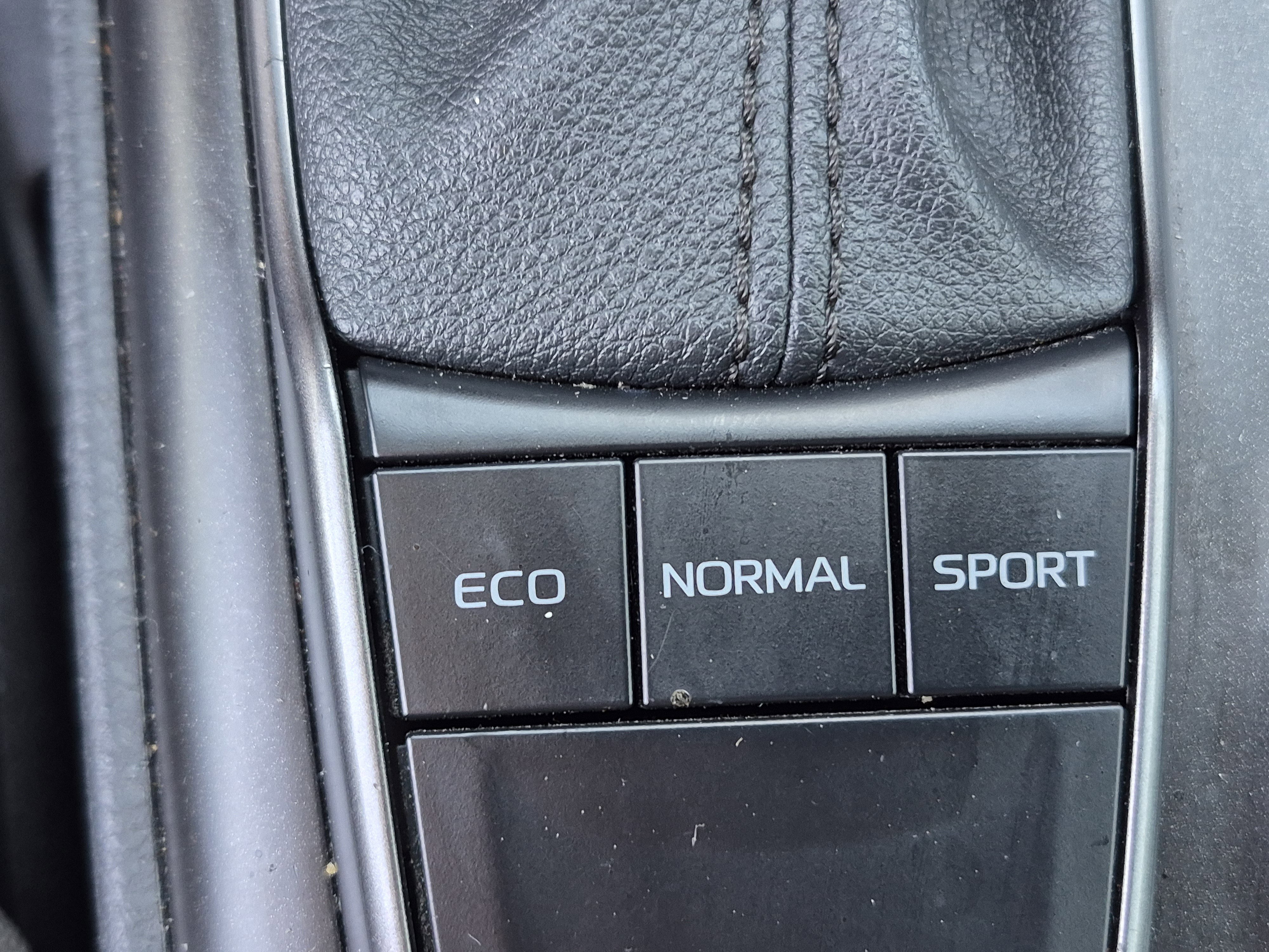 Used 2022 Toyota Camry SE FWD image 32