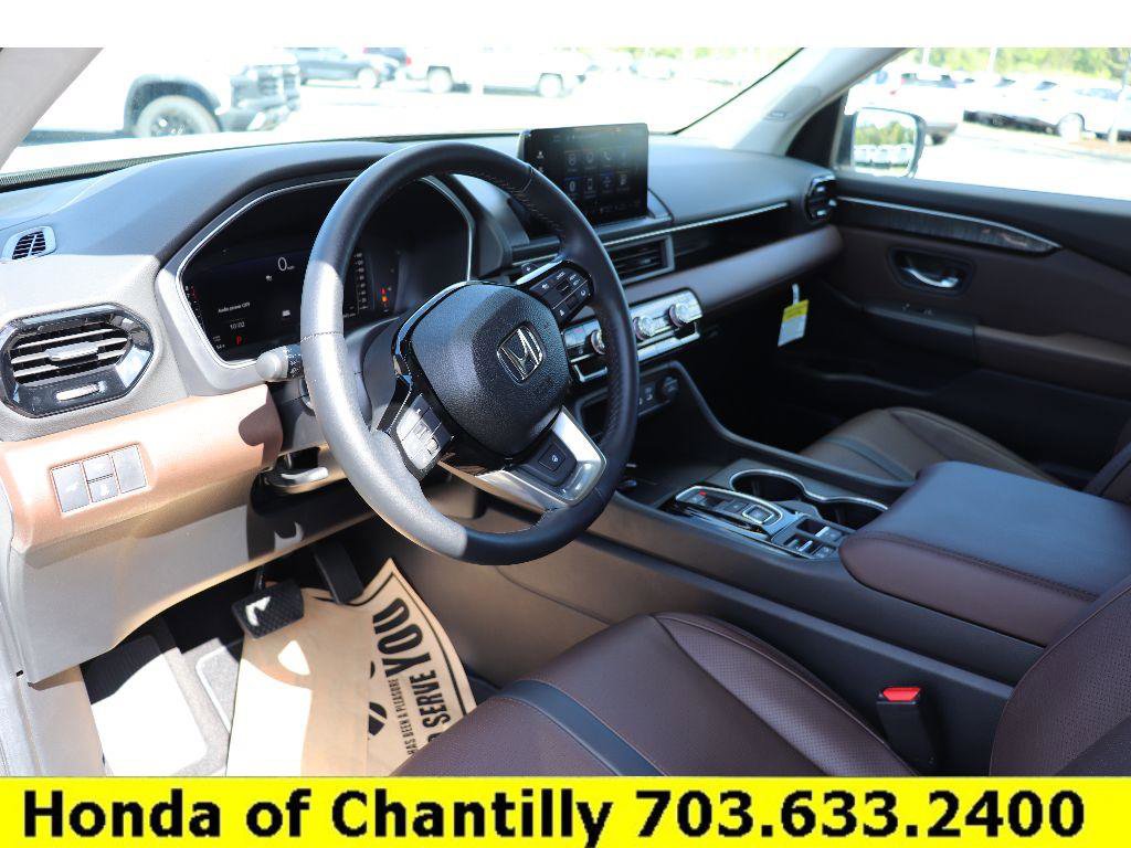 Used 2025 Honda Pilot Elite image 23