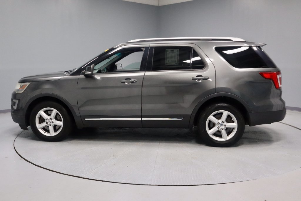 Used 2016 Ford Explorer XLT w/ Equipment Group 202A FWD image 9