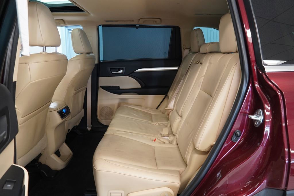 Used 2015 Toyota Highlander XLE image 27