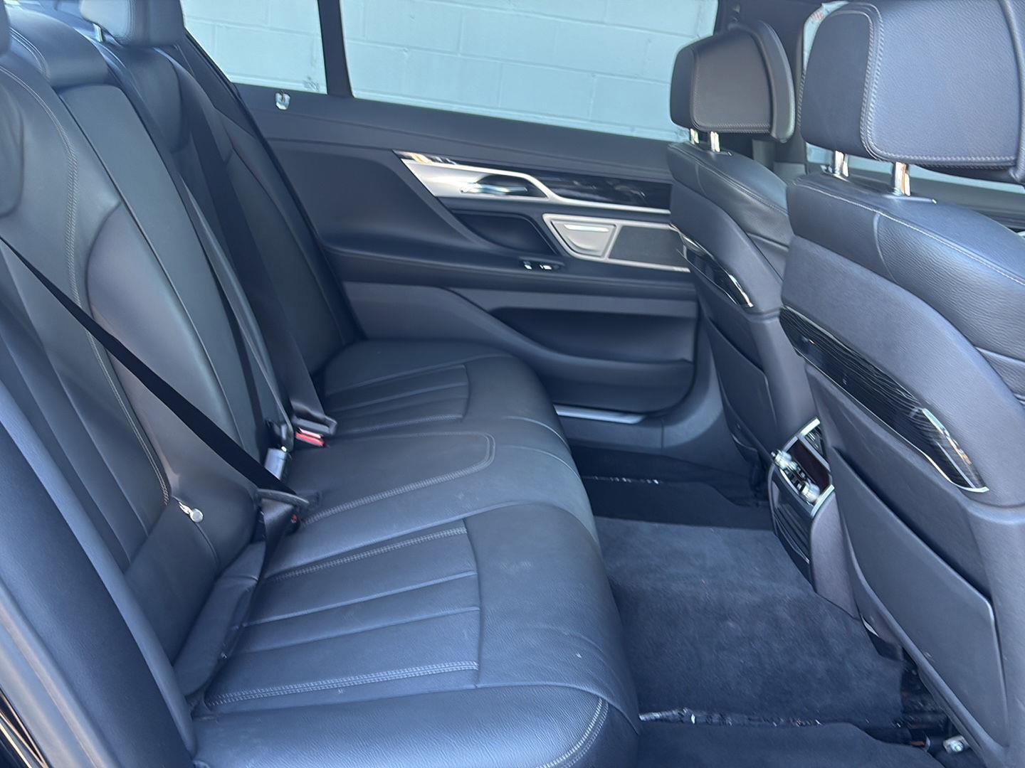Used 2018 BMW 750i xDrive AWD/4WD image 18
