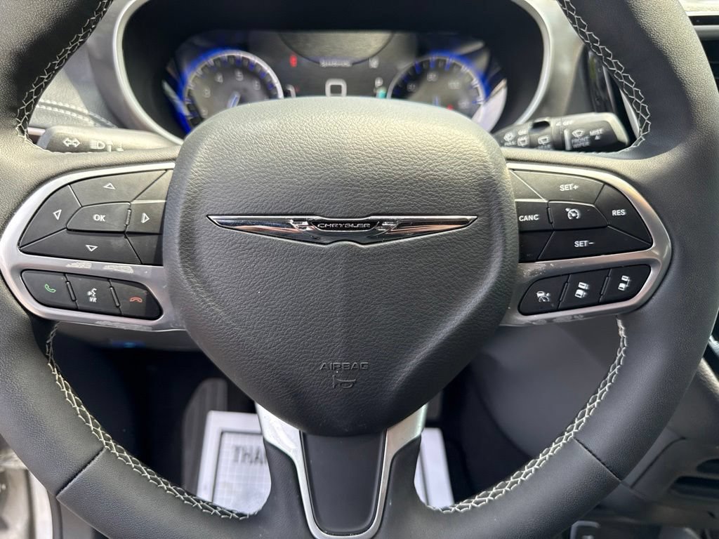 New 2026 Chrysler Pacifica Select AWD/4WD image 27
