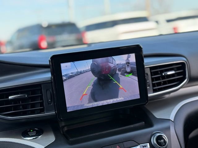 Used 2020 Ford Explorer XLT w/ Equipment Group 202A image 4