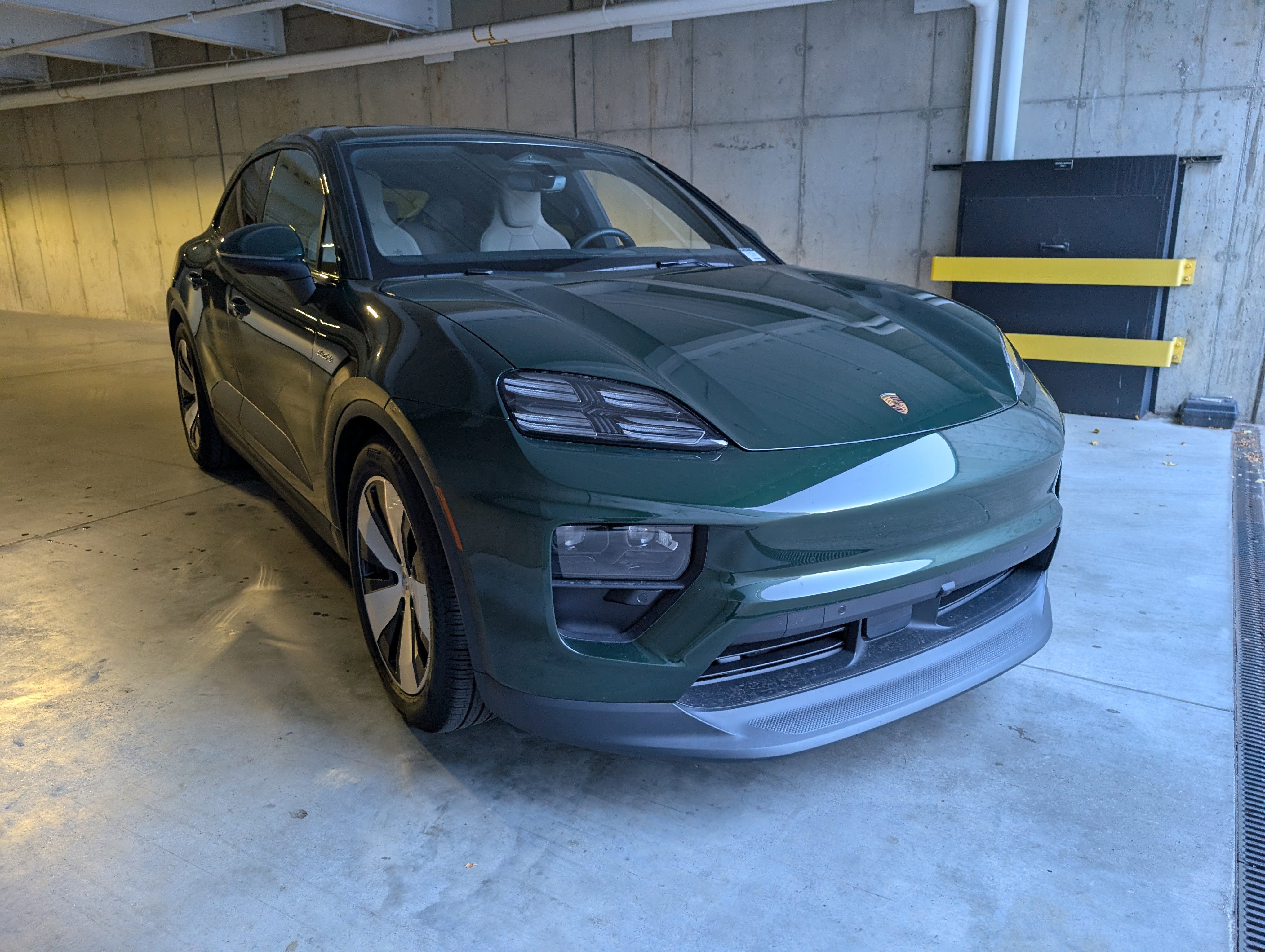 Used 2025 Porsche Macan Electric image 11