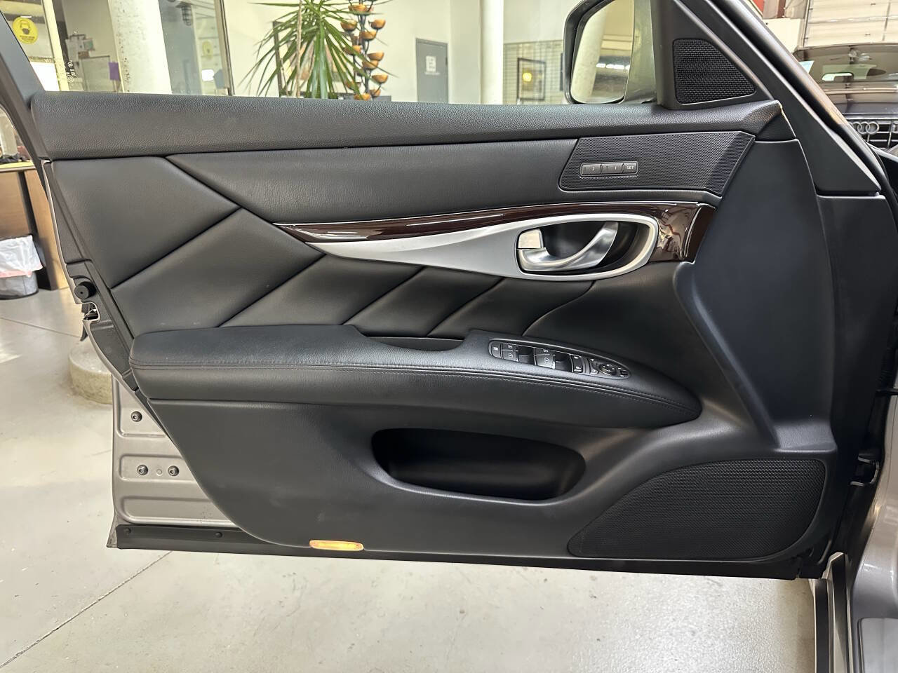 Used 2013 INFINITI M35 Base 4dr Sedan w/ Premium Pkg image 10