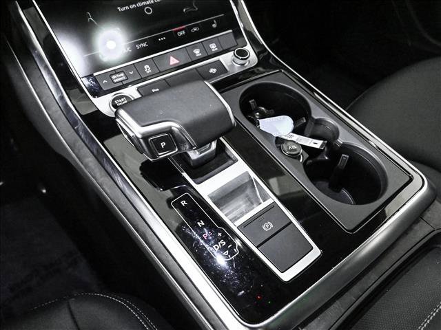Used 2023 Audi Q8 Premium image 12