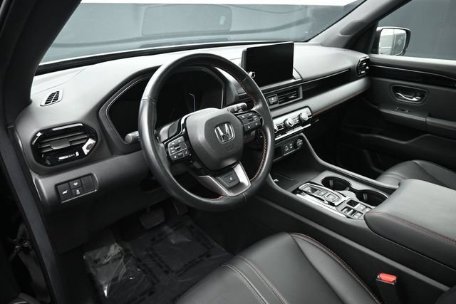 Used 2025 Honda Pilot TrailSport image 12