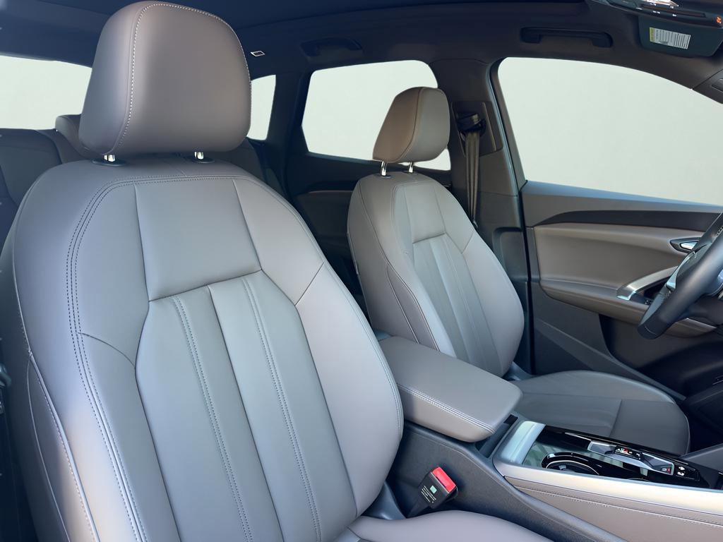Used 2025 Audi Q5 Premium w/ Convenience Package image 28
