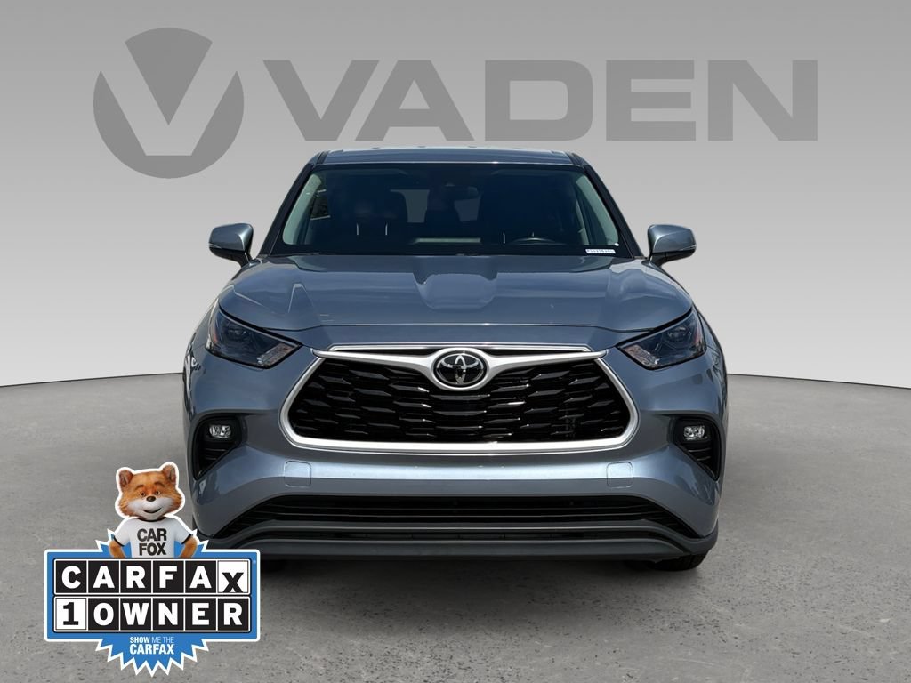 Used 2023 Toyota Highlander LE FWD image 2