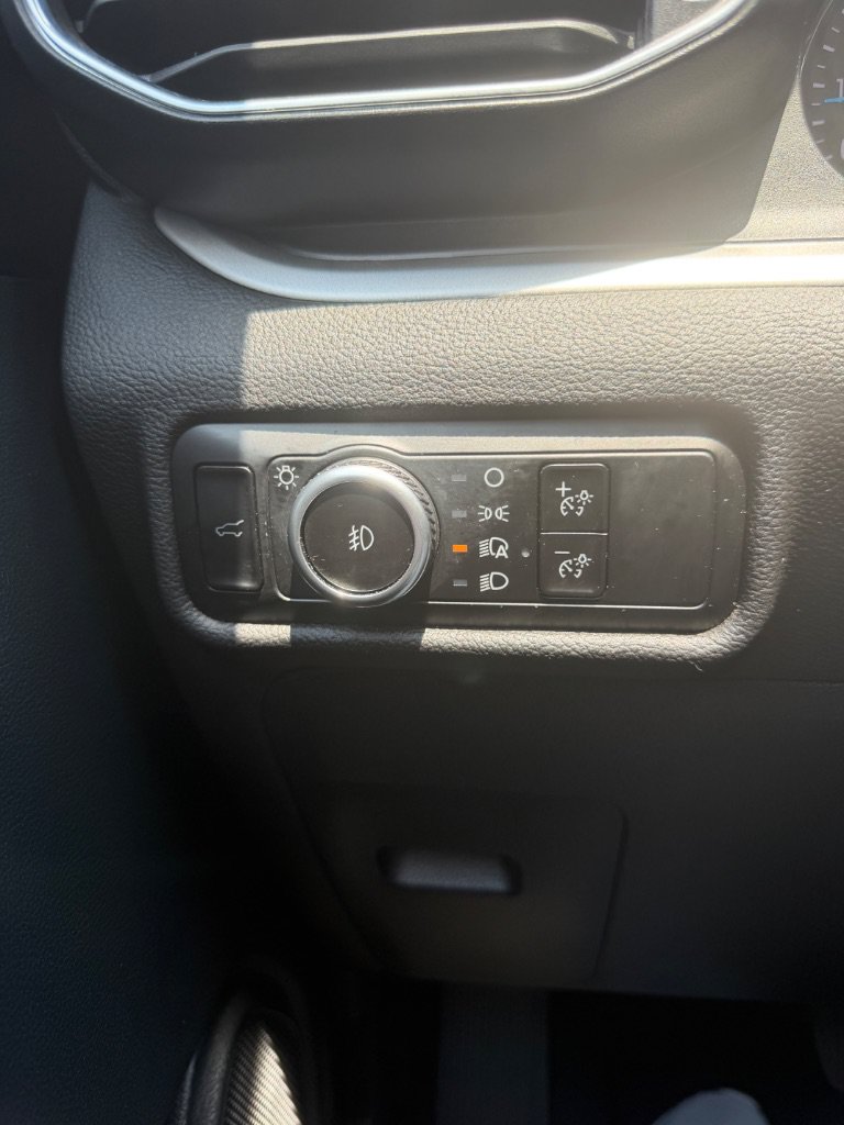 Used 2021 Ford Explorer XLT w/ Equipment Group 202A AWD/4WD image 15