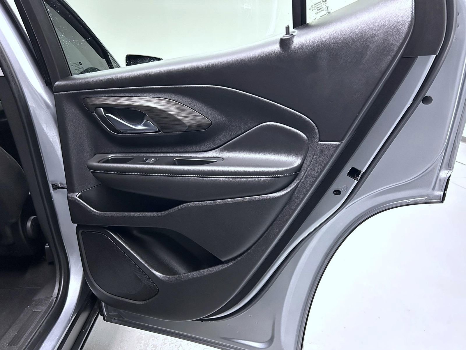 Used 2023 GMC Terrain SLE w/ Elevation Edition image 17