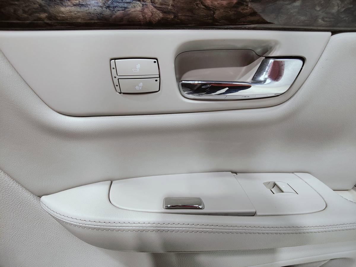 Used 2009 Cadillac DTS w/ Trunk Convenience Package FWD image 17